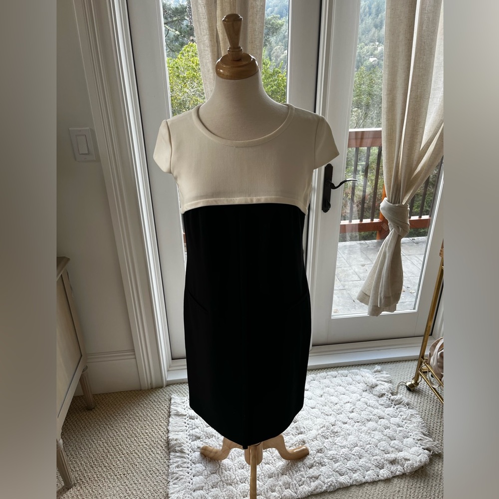 Classy Tahari Colorblock Ivory, Black White, Gold Detail Midi Dress 👗